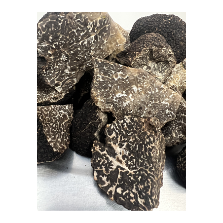 Morceaux truffes noires fraîches