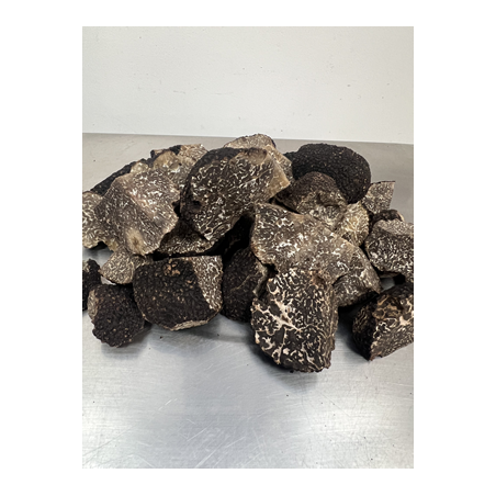 Morceaux truffes noires fraîches