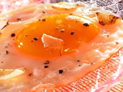 Oeufs au plat aux truffes noires