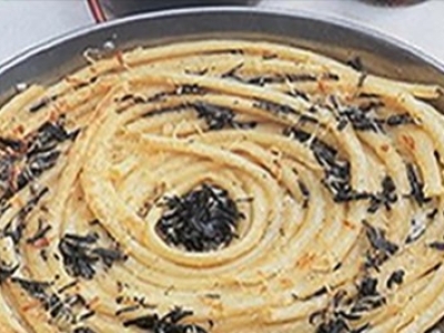 Gros macaronis aux truffes noires