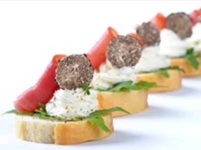 Saint môret à la Truffe noire et jambon de pays sur toast
