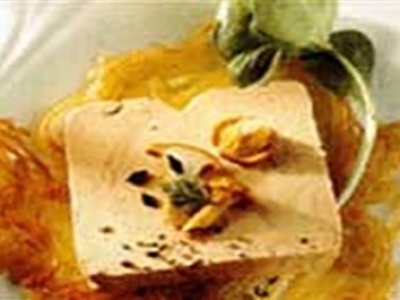 Foie gras et fleur de truffes noires sur lit de gelée
