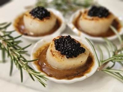 St Jacques poêlées aux perles de truffes noires