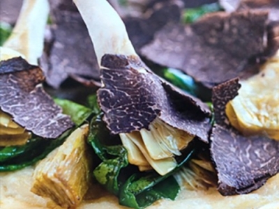 Salade au cœur d'artichaut et truffes noires
