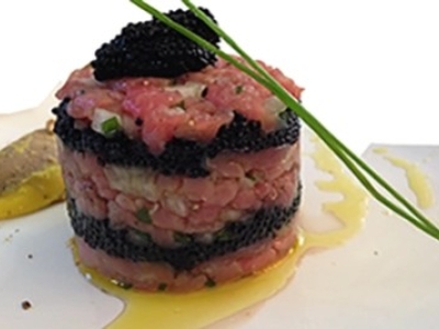 Tartare de filet de veau et perles de truffes noires