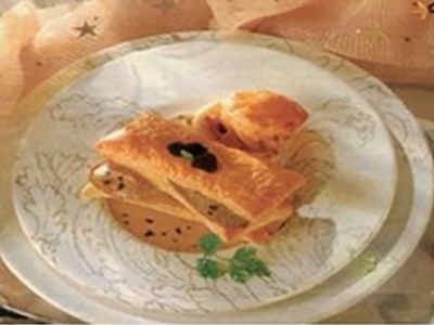 Millefeuille de foie gras et truffes noires en surprise